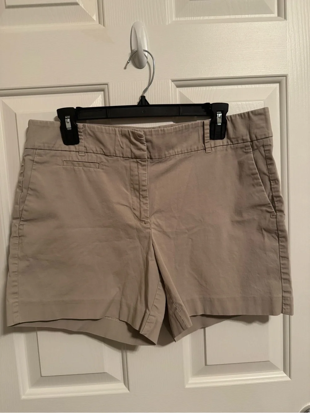 Ann Taylor Classic Women’s Khaki Shorts Size 12